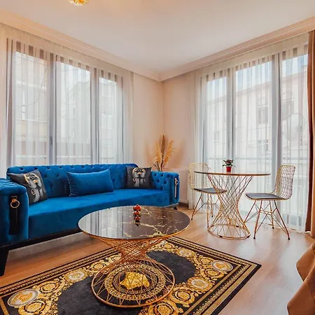 Wonder Aparthotel 4*